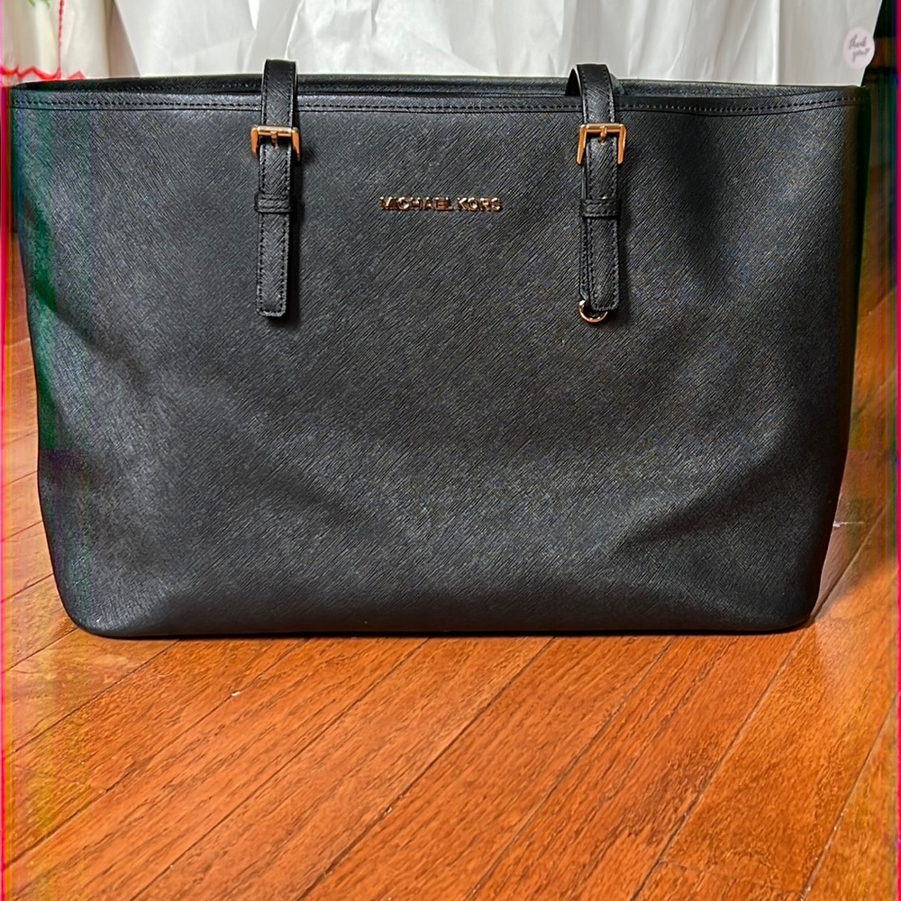 Michael Kors MK Large Saffiano Shoulder Bag